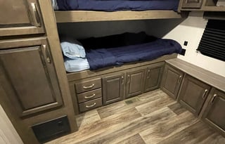 !!NO COSTLY INSURANCE FEES!! MONTH TO MONTH ONLY