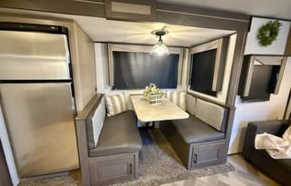 2021 Cruiser Twilight *King and Bunks* (BRFL 1818)