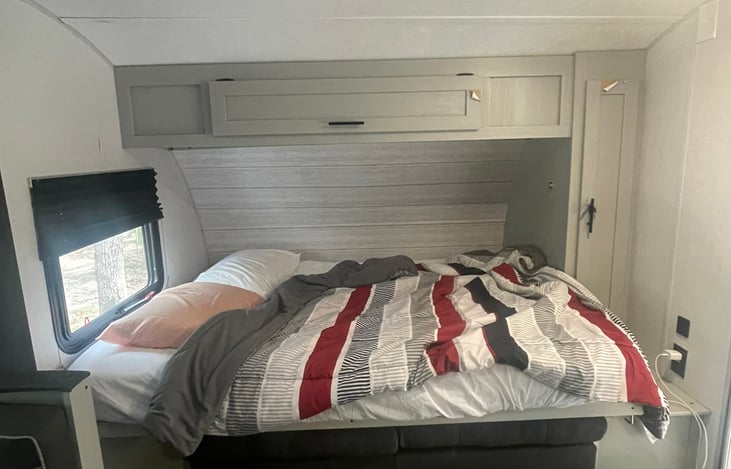 Cozy queen bed