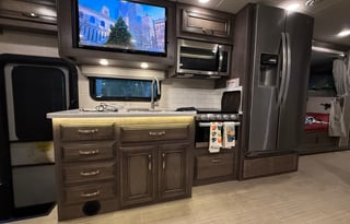 Bon-Bon - The Luxury Getaway RV