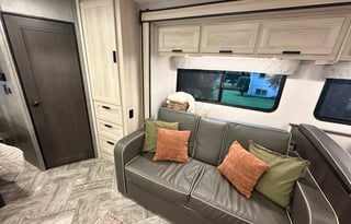 Clean&Comfortable 2023 Forest River Sunseeker LE