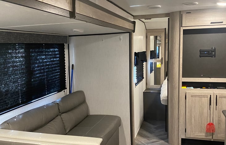 Couch that jack knifes into a bed