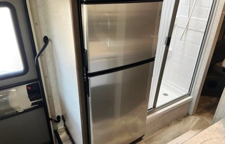 Full size refrigerator and freezer, which is powered by the solar charged battery when not connected to shore power or running generator.