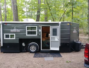 Ice Castle Fish Houses Ice Fish Houses IC RV Edition without Hydraulics