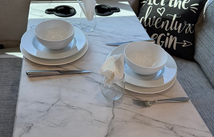 Dining area - service for 4