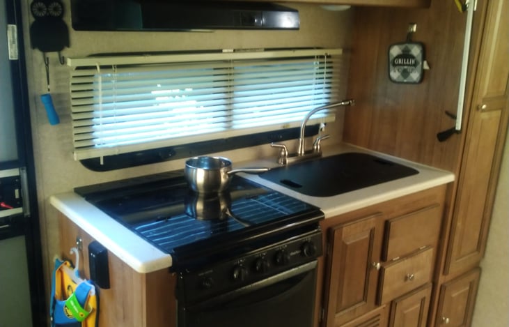 3 burner gas stove/oven w/glass top cover