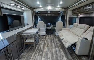 T2022 CONVENIENT & EASY TO DRIVE RV!!! GEORGE TOWN