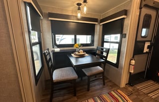 2022 Jayco North Point 382FLRB