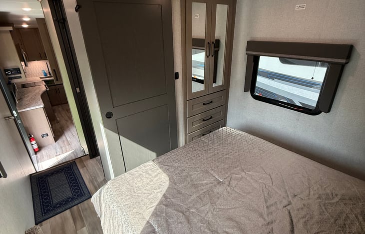 Closet & drawers for clothing