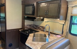 2017 Thor Motor Coach Freedom Elite