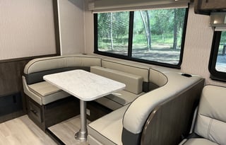 BEAUTIFUL/COMFORTABLE RV ~FULLY STOCKED ~SLEEPS 8