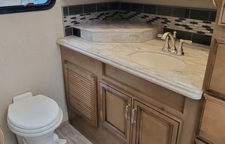 Family Fun Coach-MN-Bring Fido -2Bath! - 2019