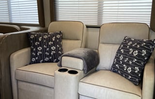 2021 RESORT STYLE RV LIVING !  32 FT Coachman Freelander