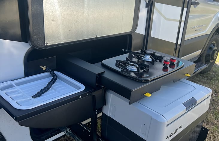 Two burner propane stove. A quick connect hose is provided for propane hookup. A six gallon propane tank is provided.