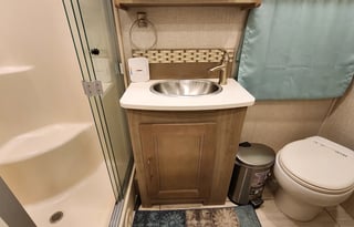 Class A Diesel Pusher bunkhouse w/ 2 full baths