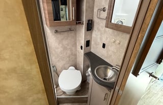 RV with the perfect Off grid set up