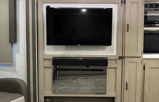 Wayne Wildwood sleeps 6/ 2 slides