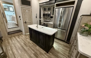 Keystone Alpine 3700FL ***1.5 bath and King Bed***