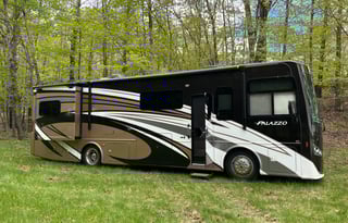 2016 Thor Motor Coach Palazzo 33.2