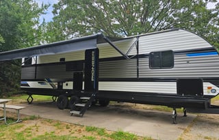 Freedom campers. Family and pet friendly