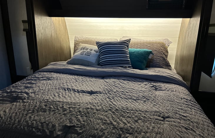 Bedding & pillows provided for Queen bed only.