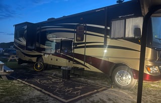 2013 Fleetwood RV Bounder 36E