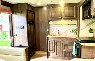 The Queen Bea: Class C 2018 Jayco Greyhawk 31FS