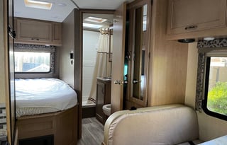 2019 Thor Motor Coach Four Winds 22E free parking