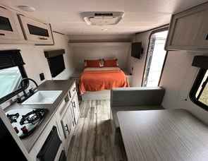 CrossRoads RV Zinger Lite 18RB