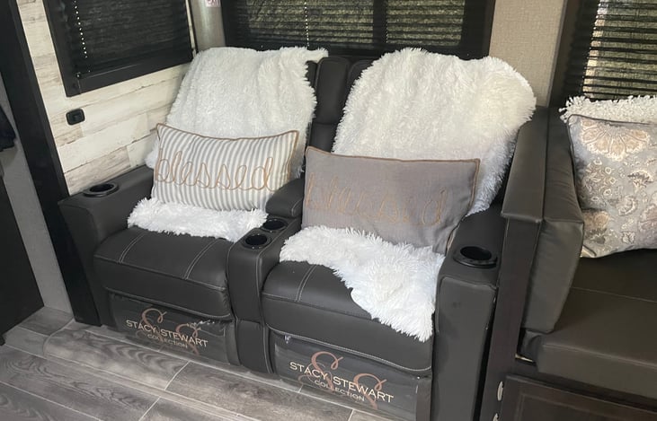 Leather recliners that massage and heat and recline to sleep