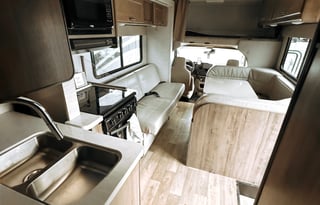YoYo - Your Retreat on Wheels