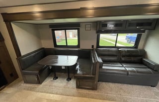 2021 Jay Flight Bunkhouse—Family Ready!