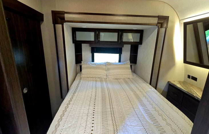 Master Bed (Queen size)