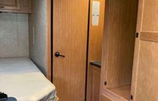 2017 Thor Motor Coach Majestic 23a