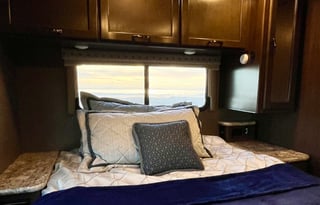 29B Thor Luxury 10 Sleeper Bunks 2 SlideOuts! Wifi