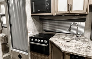 Thor Four Winds Motor Coach 28