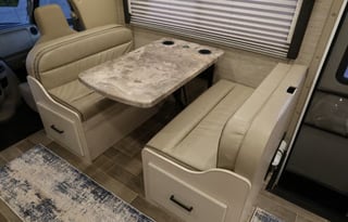 C8 *NEW*2022 Thor LUXURY KING Bed,8 Sleeper,Solar