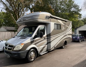 Fleetwood Fleetwood RV Pulse Icon 24D