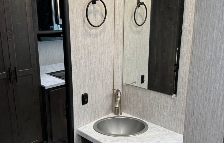 Great sink and plenty of bathroom storage