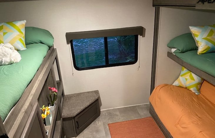 Bunkroom with 3 beds (four possible with 2 on bottom)