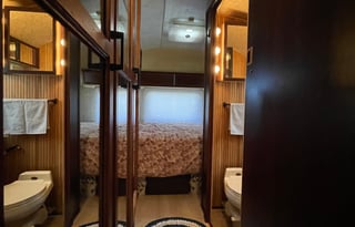 Silver Stays 1990 Airstream RV excella 1000