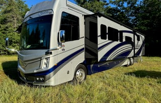 Megawatt: Solar Off-Grid Luxury Class A w/ Wifi