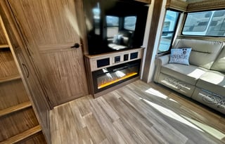 Willow- 2024 Alliance Paradigm 395DS