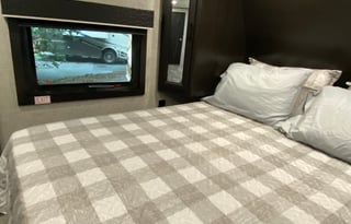 Impressive Family favorite RV! 3 slides 3 TV’s