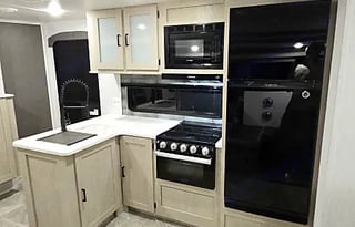 Fireside 2023 Forest River Salem Platinum 31KQBTS