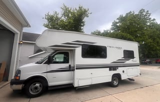 Family and Pet Friendly fun in this Freelander RV!