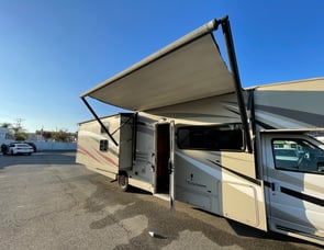 Coachmen RV Leprechaun 32BH Ford 450