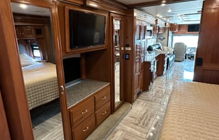 2017 Fleetwood RV Discovery LXE 40E