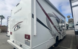 C8: NEW 2022 Thor LUXURY BIG Bed,8 Sleeper,Solar