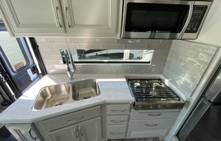 2022 Fleetwood RV Bounder 33C (Brand New)